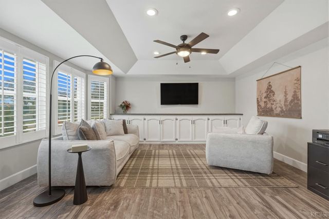 1145 Campus Drive, Hanford, CA 93230