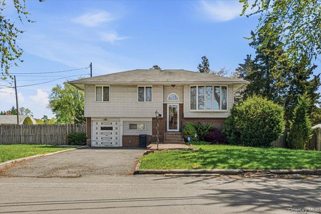 55 Patricia Avenue, Deer Park, NY 11729