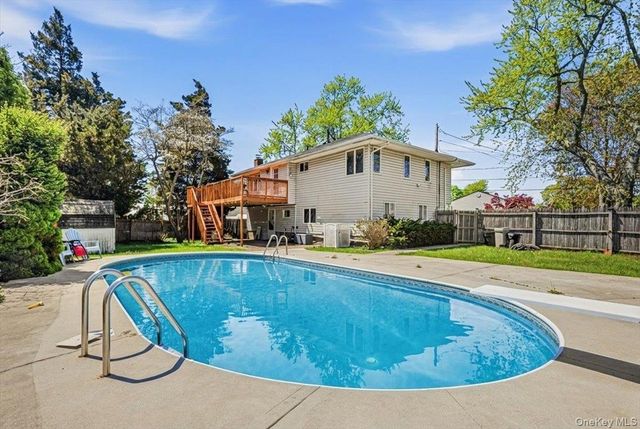 55 Patricia Avenue, Deer Park, NY 11729
