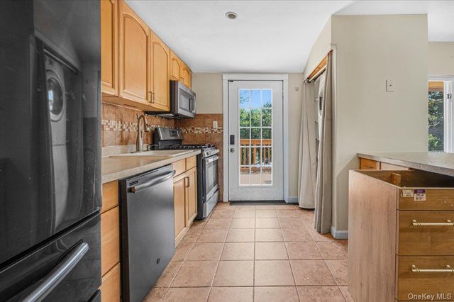 55 Patricia Avenue, Deer Park, NY 11729
