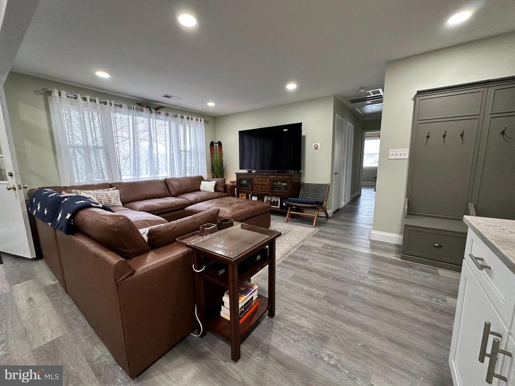 6305 HILLVIEW AVE, Alexandria, VA 22310