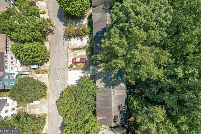 6614 Meadow Green Circle, Peachtree Corners, GA 30092