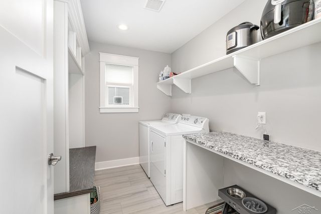 8442 Cottonwood Drive, Freeland, MI 48623