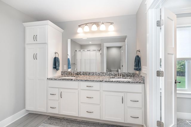 8442 Cottonwood Drive, Freeland, MI 48623