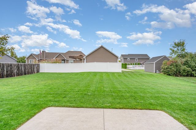 8442 Cottonwood Drive, Freeland, MI 48623
