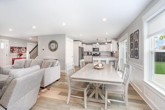 8442 Cottonwood Drive, Freeland, MI 48623