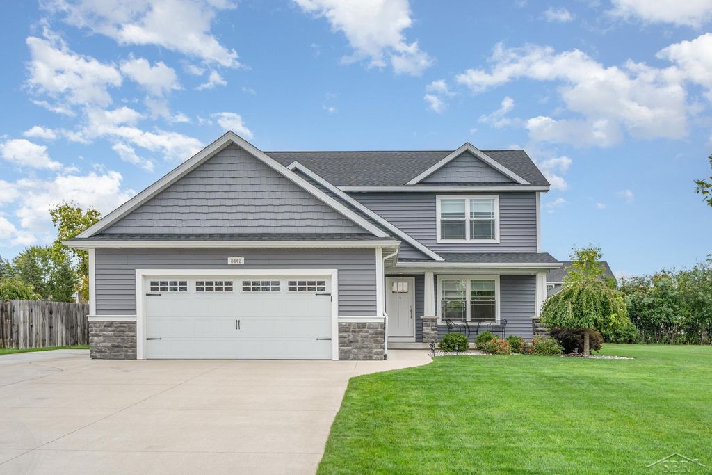 8442 Cottonwood Drive, Freeland, MI 48623