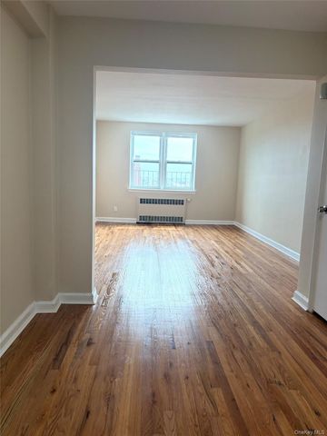 24 Mulford Place 6A, Hempstead, NY 11550