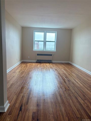 24 Mulford Place 6A, Hempstead, NY 11550