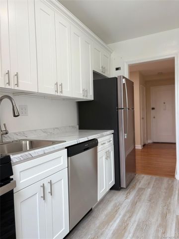 24 Mulford Place 6A, Hempstead, NY 11550