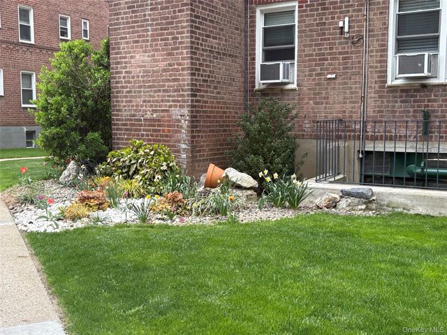 24 Mulford Place 6A, Hempstead, NY 11550