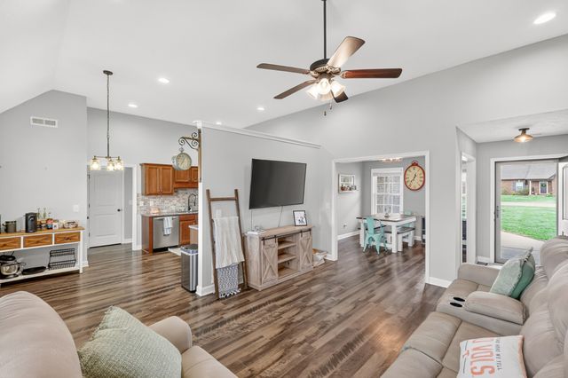 7930 Peridot Cir, Murfreesboro, TN 37127