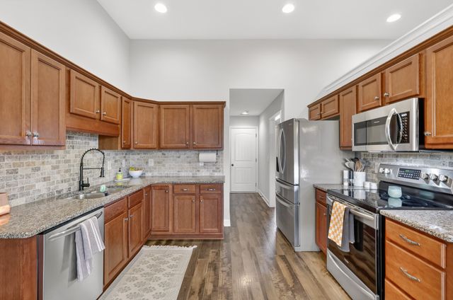 7930 Peridot Cir, Murfreesboro, TN 37127