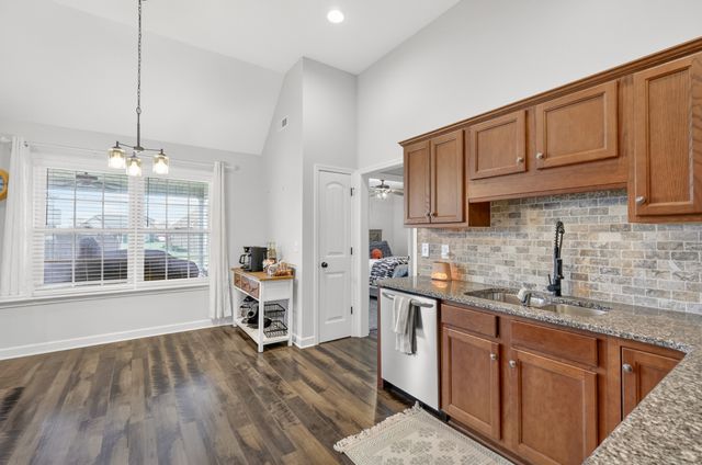 7930 Peridot Cir, Murfreesboro, TN 37127