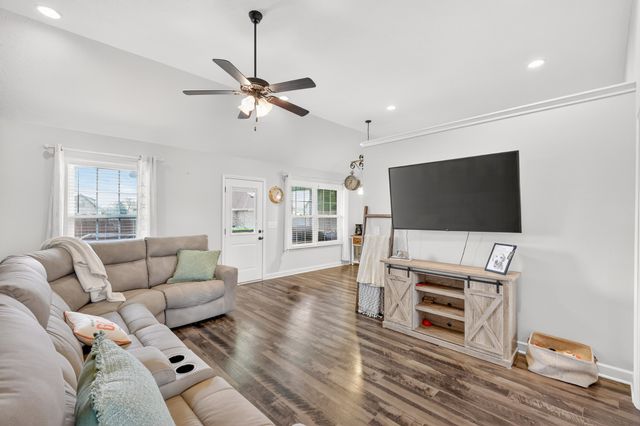 7930 Peridot Cir, Murfreesboro, TN 37127