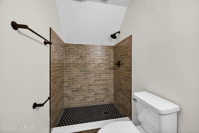 7005 Apple Orchard Ln, Crestwood, KY 40014