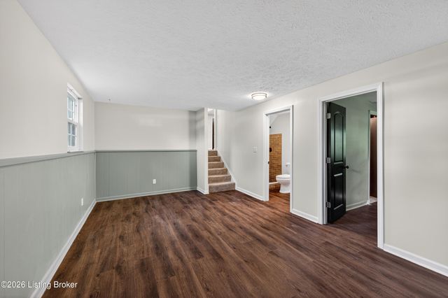7005 Apple Orchard Ln, Crestwood, KY 40014