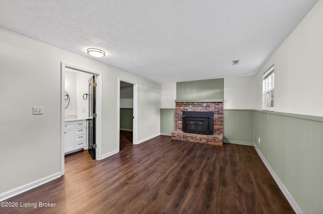 7005 Apple Orchard Ln, Crestwood, KY 40014
