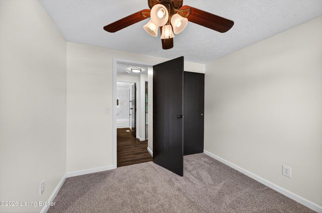 7005 Apple Orchard Ln, Crestwood, KY 40014