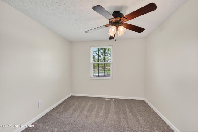 7005 Apple Orchard Ln, Crestwood, KY 40014
