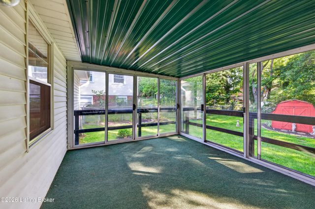 7005 Apple Orchard Ln, Crestwood, KY 40014