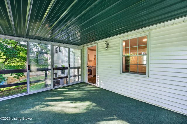 7005 Apple Orchard Ln, Crestwood, KY 40014