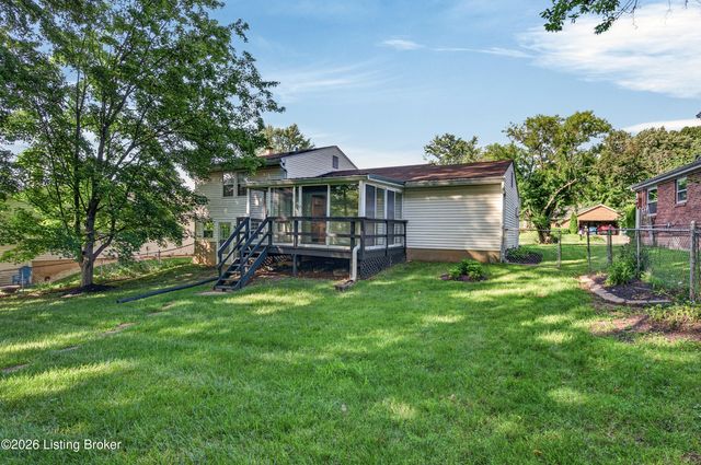 7005 Apple Orchard Ln, Crestwood, KY 40014
