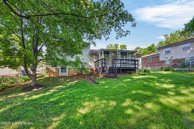 7005 Apple Orchard Ln, Crestwood, KY 40014