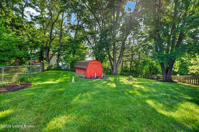 7005 Apple Orchard Ln, Crestwood, KY 40014