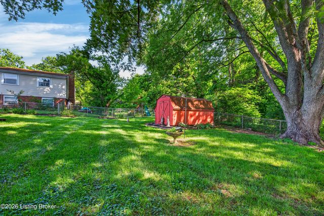 7005 Apple Orchard Ln, Crestwood, KY 40014
