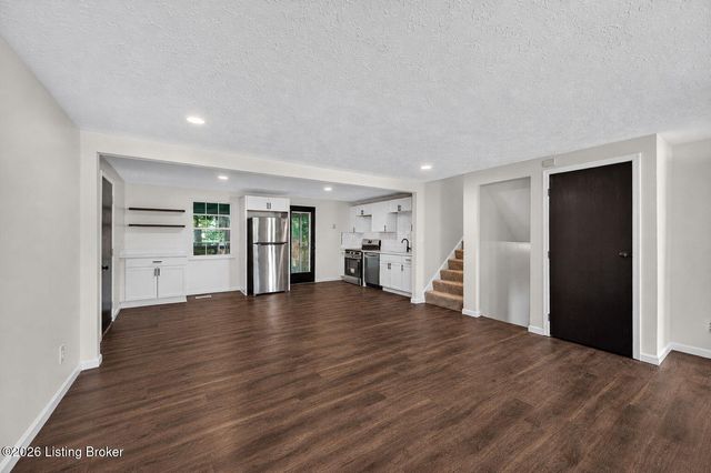7005 Apple Orchard Ln, Crestwood, KY 40014