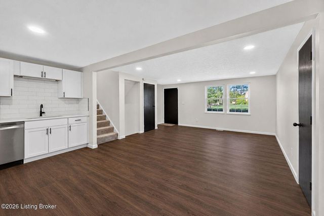 7005 Apple Orchard Ln, Crestwood, KY 40014