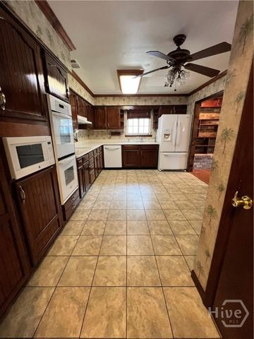 127 Pine Grove Drive, Savannah, GA 31419
