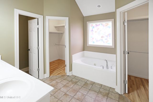 714 Clubhouse Drive, Pearl, MS 39208