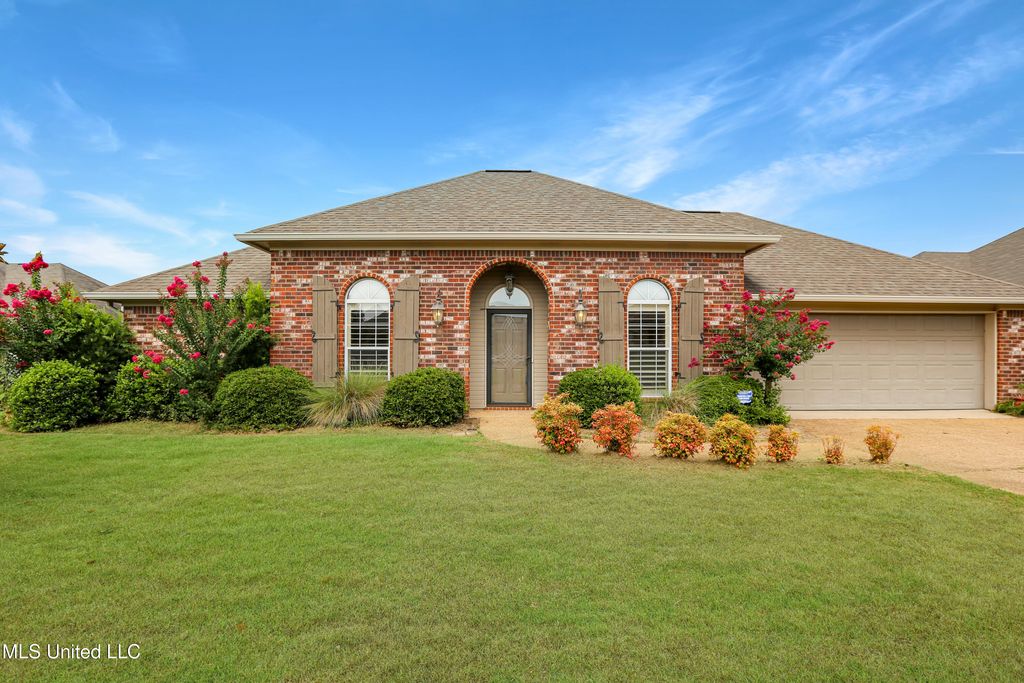 714 Clubhouse Drive, Pearl, MS 39208