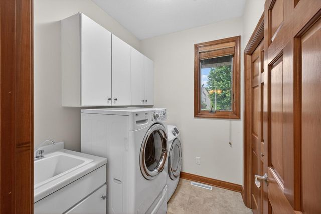 2043 Hightop Place NE, Rochester, MN 55906