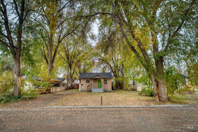 307 S Locust Street, Nampa, ID 83686