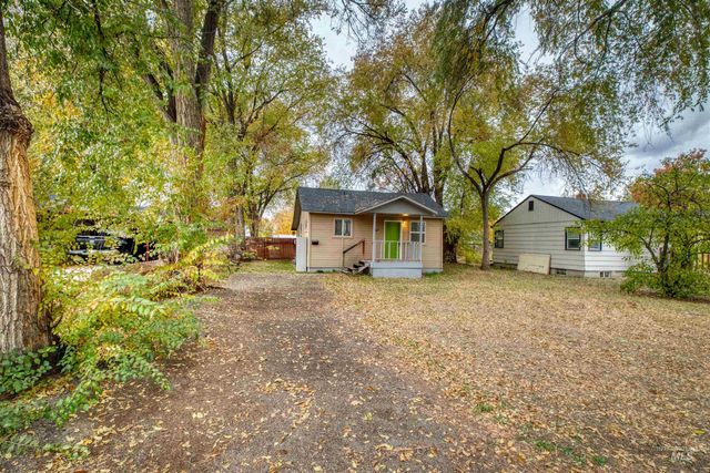 307 S Locust Street, Nampa, ID 83686