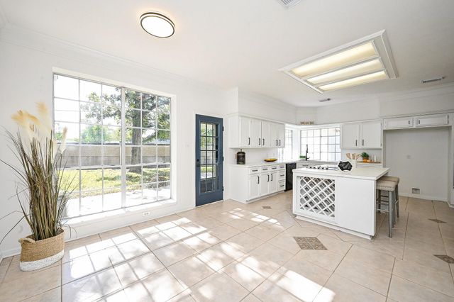 2111 Walnut Creek Drive, League City, TX 77573