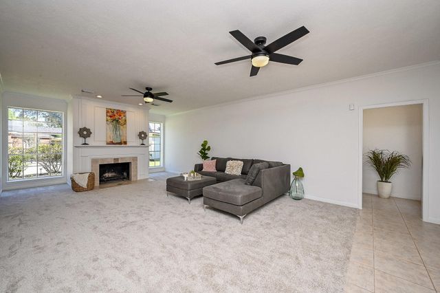 2111 Walnut Creek Drive, League City, TX 77573