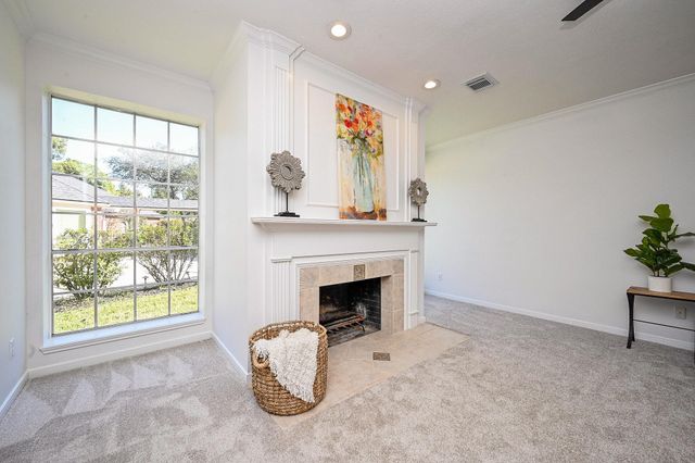 2111 Walnut Creek Drive, League City, TX 77573