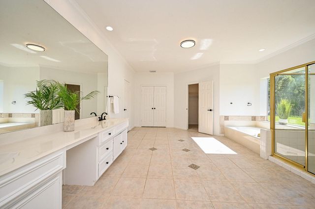 2111 Walnut Creek Drive, League City, TX 77573