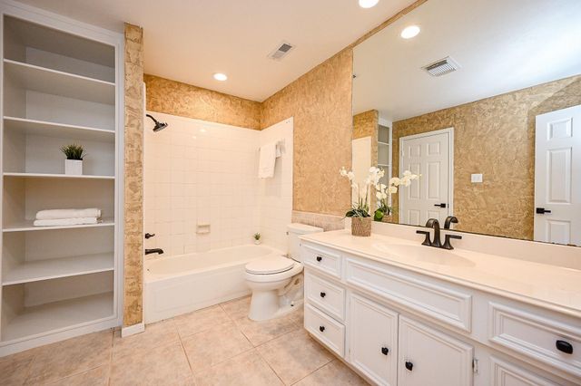 2111 Walnut Creek Drive, League City, TX 77573