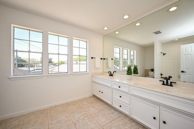 2111 Walnut Creek Drive, League City, TX 77573