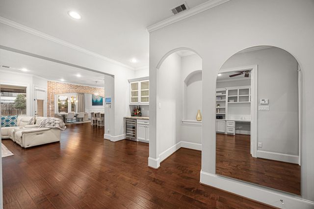 1355 Chippendale Road, Houston, TX 77018