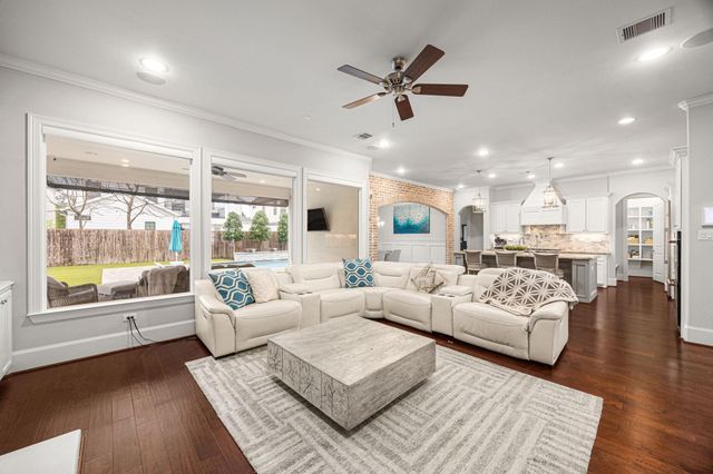 1355 Chippendale Road, Houston, TX 77018