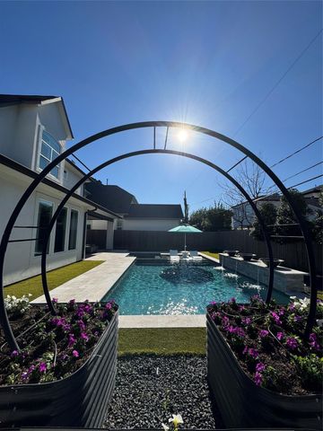 1355 Chippendale Road, Houston, TX 77018