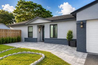 8601 NW 192nd Terrace, Hialeah, FL 33015