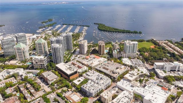 2940 Oak Ave, Miami, FL 33133