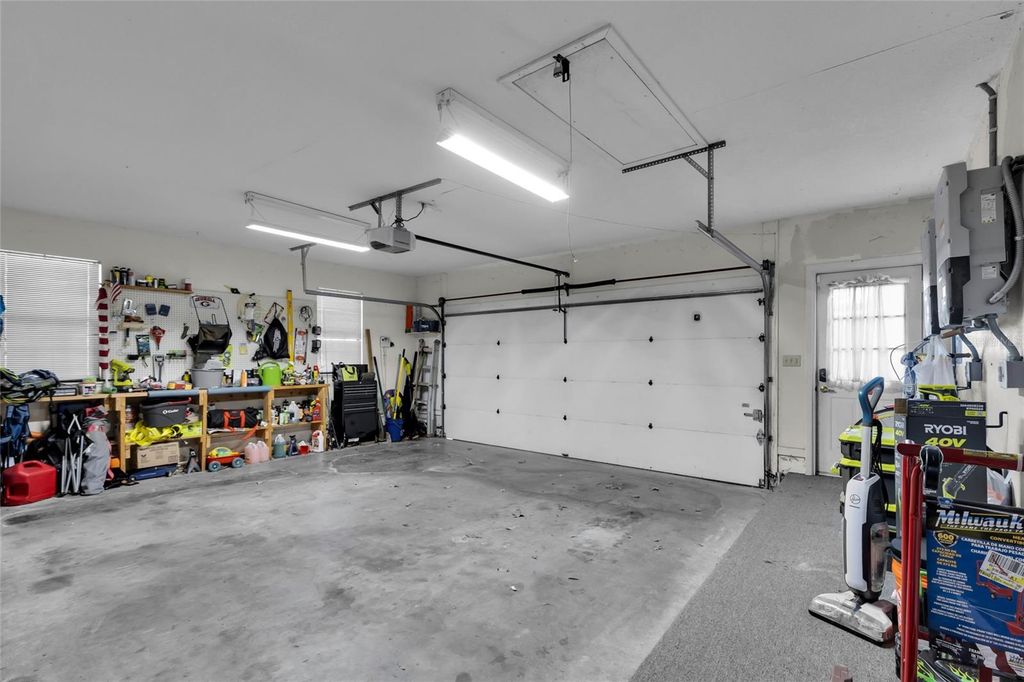 Image 11 of property listing at 3928 SE 14TH PLACE, Ocala, FL 34471